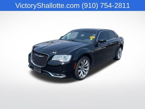 Used 2019 Chrysler 300 Touring L w/ Quick Order Package 22F RWD image 4