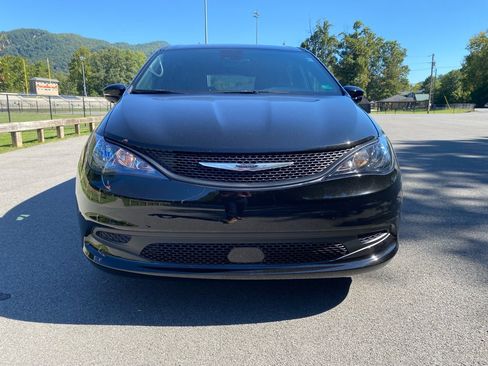 New 2026 Chrysler Voyager LX image 10