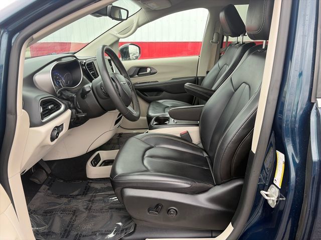 Used 2024 Chrysler Pacifica Touring-L FWD image 22