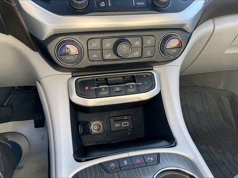 Used 2023 GMC Acadia SLT AWD/4WD image 15
