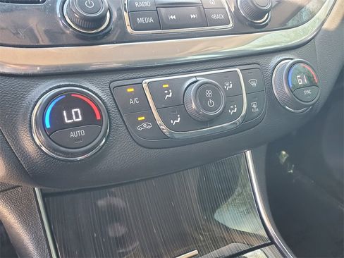 Used 2017 Chevrolet Impala LT image 28