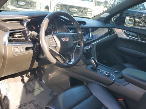 Used 2021 Cadillac XT6 Premium Luxury image 9
