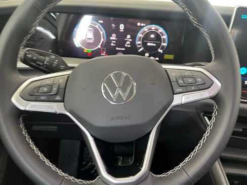 New 2026 Volkswagen Tiguan SE image 19