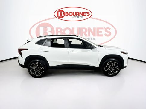 Used 2024 Chevrolet Trax RS w/ Driver Confidence Package FWD image 11