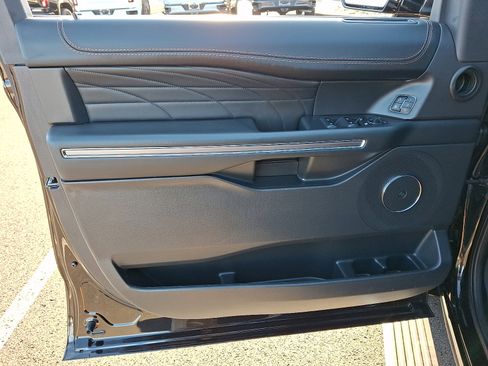 Used 2023 Ford Expedition Max Platinum image 14