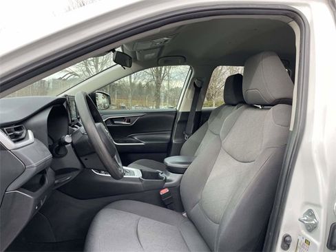 Used 2022 Toyota RAV4 XLE image 18