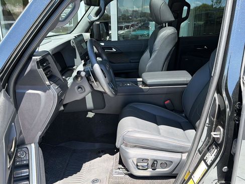 Used 2025 Lexus GX 550 w/ Cold Area Package AWD/4WD image 10