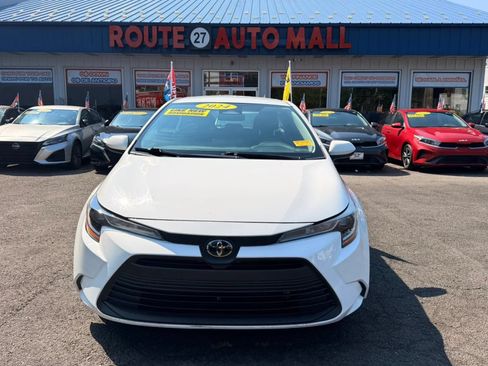 Used 2024 Toyota Corolla LE FWD image 3