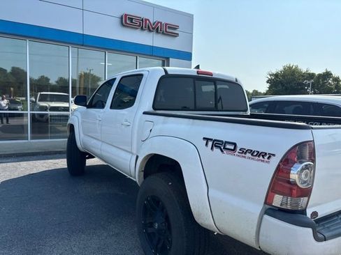 Used 2015 Toyota Tacoma 4x4 Double Cab w/ TRD Sport Package image 3