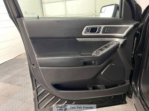 Used 2015 Ford Explorer XLT w/ Equipment Group 202B image 24