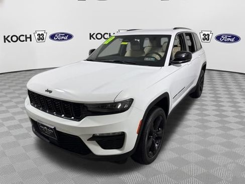 Used 2023 Jeep Grand Cherokee Limited image 3