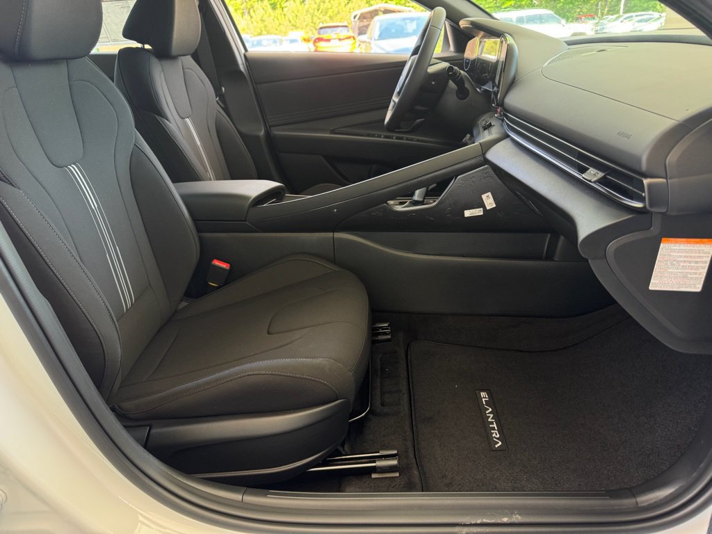 New 2025 Hyundai Elantra SEL FWD image 15