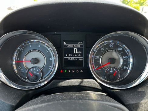 Used 2011 Chrysler Town & Country Touring-L w/ Entertainment Group #2 FWD image 15
