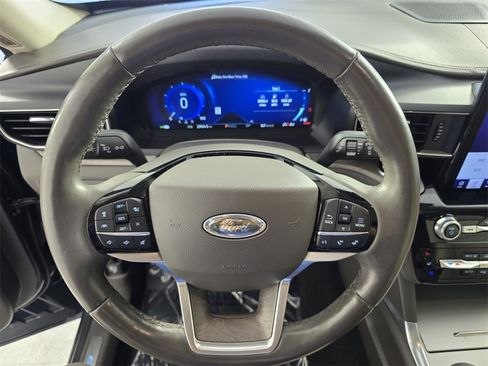 Used 2023 Ford Explorer Platinum w/ Technology Package image 19