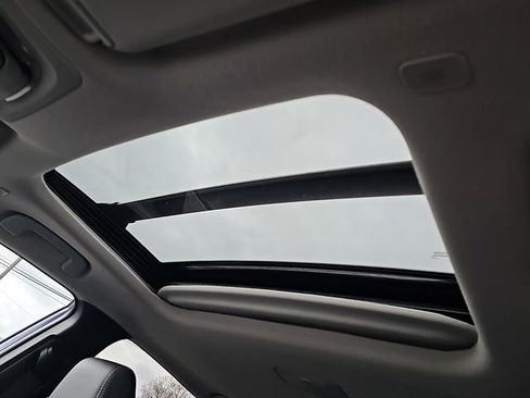 Used 2025 Toyota Corolla Cross XLE w/ Convenience Package AWD/4WD image 15