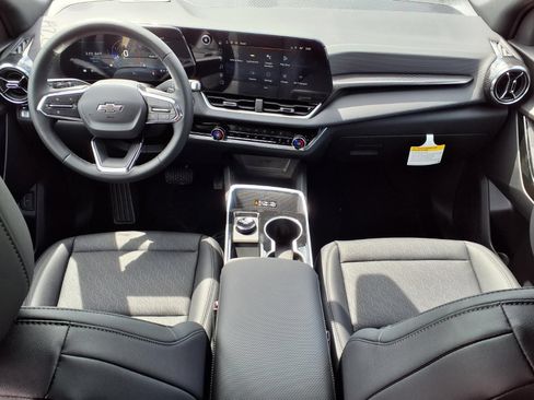 New 2026 Chevrolet Equinox LT w/ Convenience Package II FWD image 10