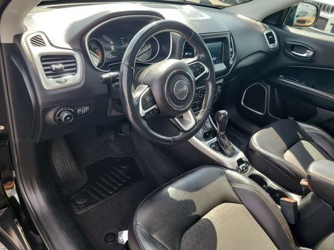 Used 2018 Jeep Compass Latitude w/ Popular Equipment Group AWD/4WD image 19