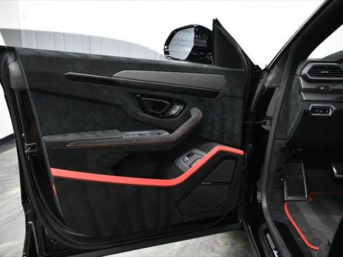 Used 2024 Lamborghini Urus Performante AWD/4WD image 38