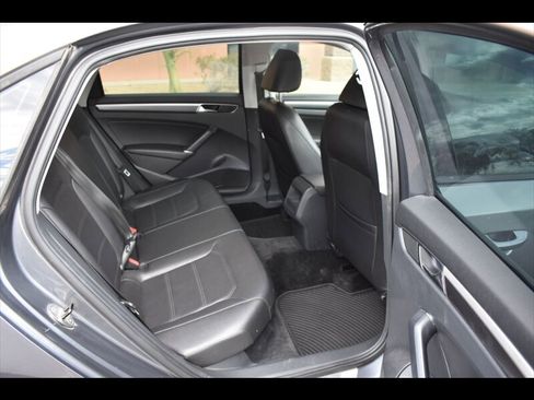 Used 2018 Volkswagen Passat 2.0T R-Line image 26