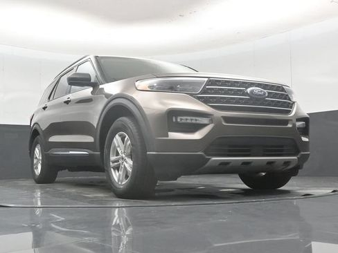 Used 2021 Ford Explorer XLT w/ Equipment Group 202A AWD/4WD image 54