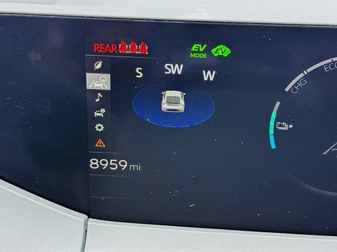 Used 2025 Toyota Prius Plug-In Hybrid FWD image 8