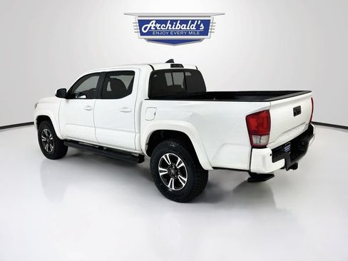 Used 2017 Toyota Tacoma TRD Sport AWD/4WD image 6