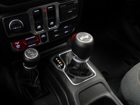 Certified 2024 Jeep Wrangler Willys image 32