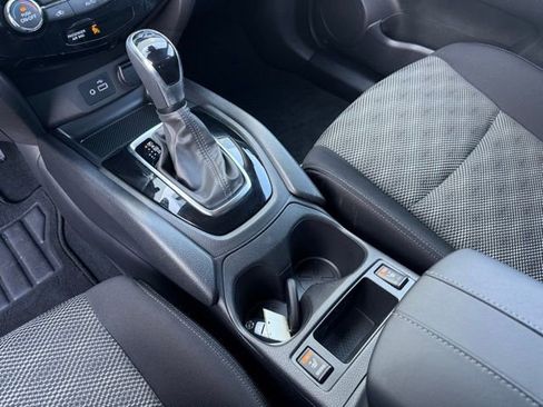 Certified 2021 Nissan Rogue Sport SV image 21