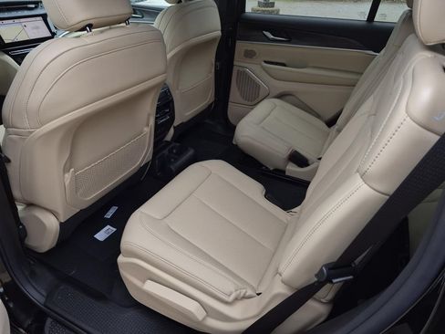 New 2026 Jeep Grand Cherokee L Limited w/ Luxury Tech Group II RWD image 13