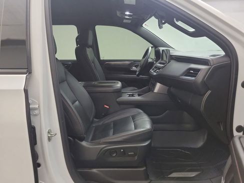 Used 2023 Chevrolet Suburban RST w/ Luxury Package image 30