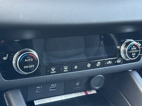 New 2025 Mitsubishi Outlander SE image 21