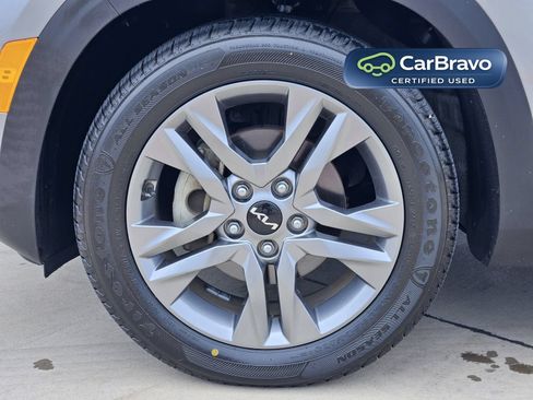 Used 2022 Kia Seltos S FWD image 13