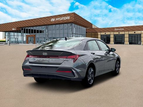 New 2026 Hyundai Elantra Sport image 7