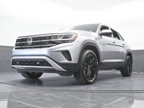 Used 2022 Volkswagen Atlas Cross Sport SE FWD image 57