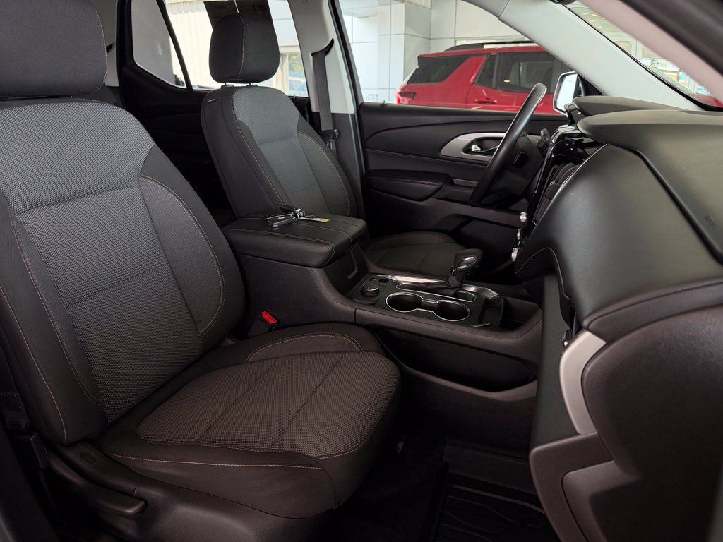 Used 2021 Chevrolet Traverse LT FWD image 18