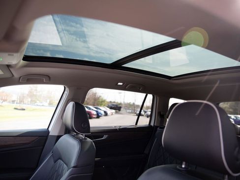 Used 2024 Volkswagen Atlas SEL Premium R-Line image 20