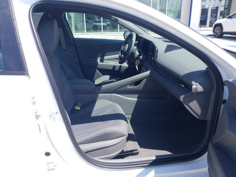 New 2026 Hyundai Elantra SE FWD image 17