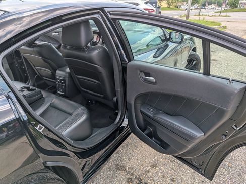 Used 2017 Dodge Charger R/T w/ Plus Group RWD image 32