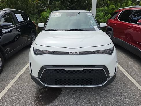 Certified 2025 Kia Soul LX w/ LX Technology Package FWD image 2