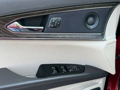 Used 2019 Lincoln Nautilus Reserve image 14