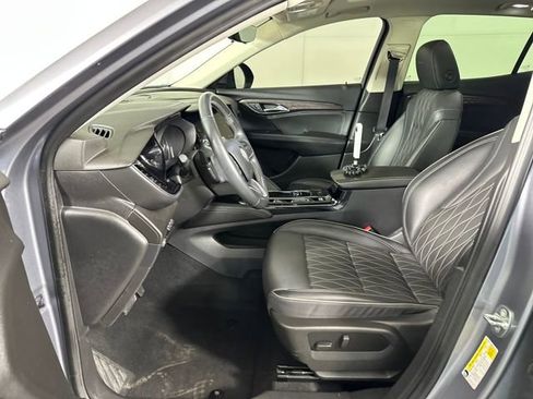 Used 2022 Buick Envision Avenir w/ Technology Package II image 11