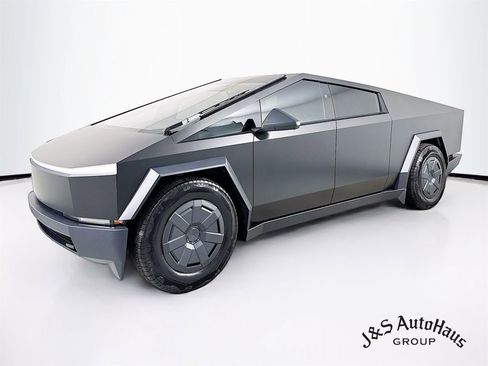 Used 2025 Tesla Cybertruck AWD Crew Cab image 3