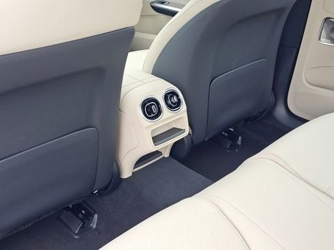 New 2025 Mercedes-Benz C 300 4MATIC Sedan image 23