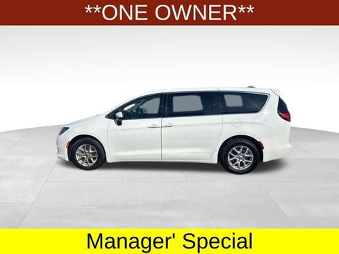 Used 2023 Chrysler Voyager LX FWD image 4