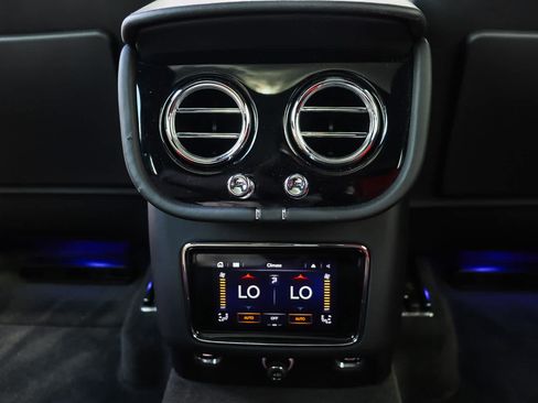 Used 2021 Bentley Bentayga AWD/4WD image 27