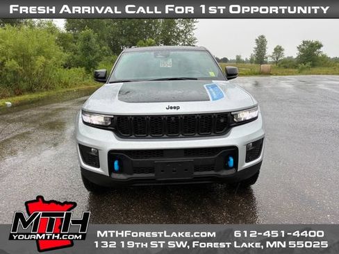 Used 2023 Jeep Grand Cherokee Trailhawk w/ Advanced Protech Group II AWD/4WD image 3