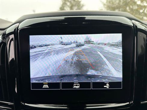 Used 2023 Chevrolet Traverse LT image 21