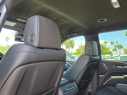 Used 2023 Cadillac Escalade Luxury image 14