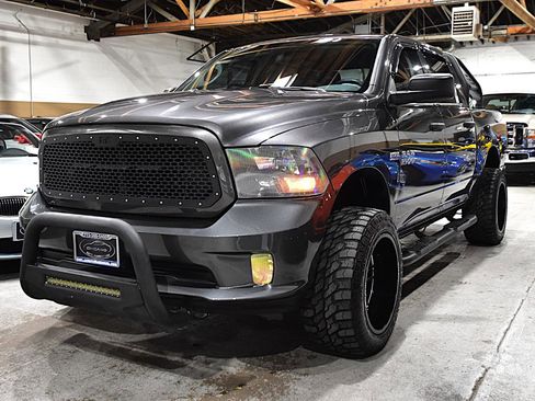 Used 2017 RAM 1500 Express w/ Express Value Package AWD/4WD image 5