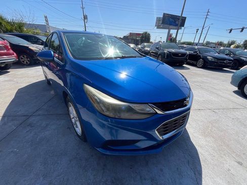 Used 2017 Chevrolet Cruze LT w/ Convenience Package FWD image 18